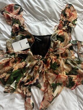 NWT En Saison Floral Ruffle Tie-Front Crop Top in Multi-Color